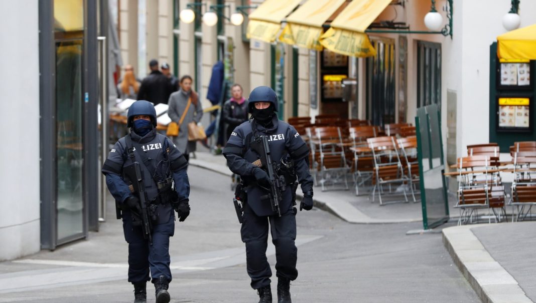 Attentat à Vienne, toutes les fuites des services de renseignement autrichiens : le terroriste a donc échappé au système de prévention