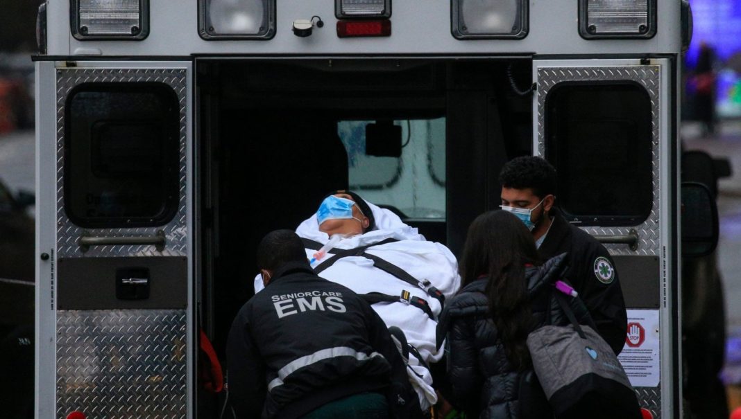 Choc à New York : des centaines de corps toujours déversés dans les camions congélateurs