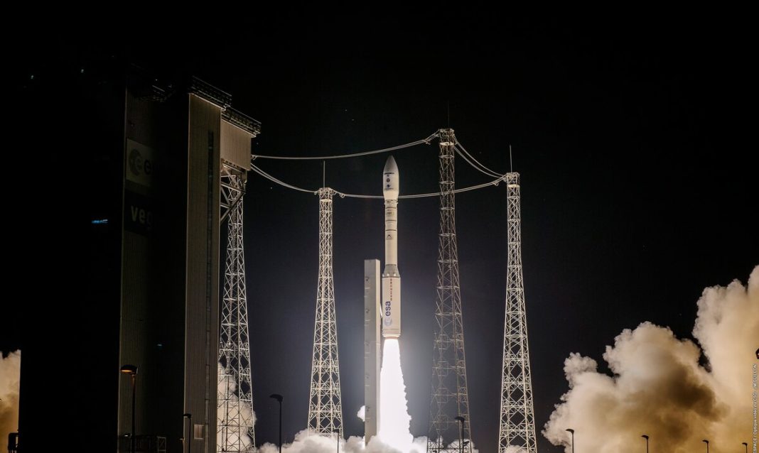 Une fusée transportant des satellites d'Espagne et de France est détournée