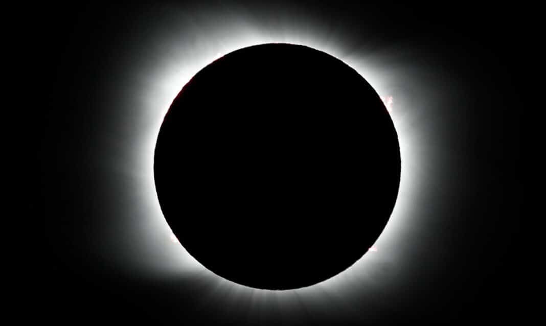 Des milliers de personnes dans le monde entier observeront la seule éclipse solaire totale de l'année au Chili 