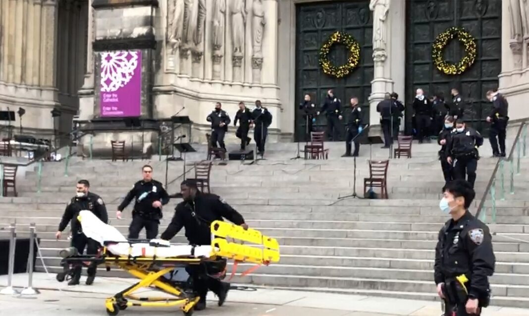 La police tire sur un tireur en concert à la cathédrale de New York