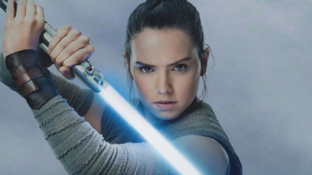 Lightsaber of Rey allait jouer un grand rôle dans Star Wars.


