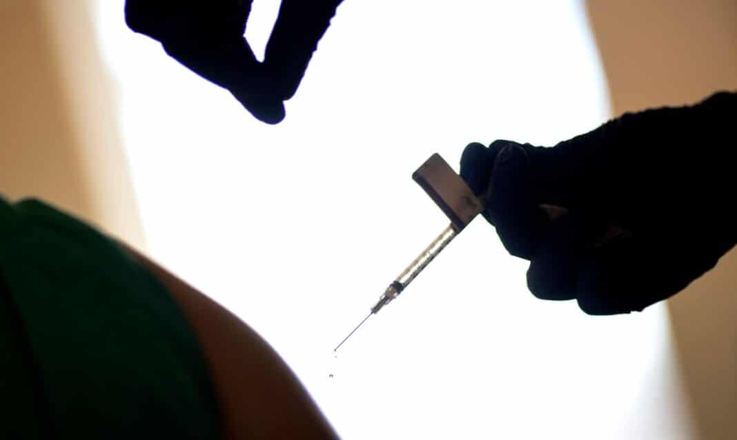 Un troisième professionnel de la santé en Alaska a eu une réaction allergique au vaccin