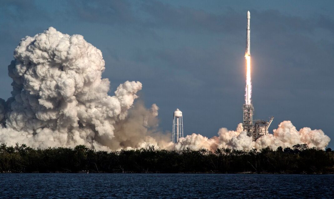 SpaceX lance 143 satellites dans l'espace en une seule fusée