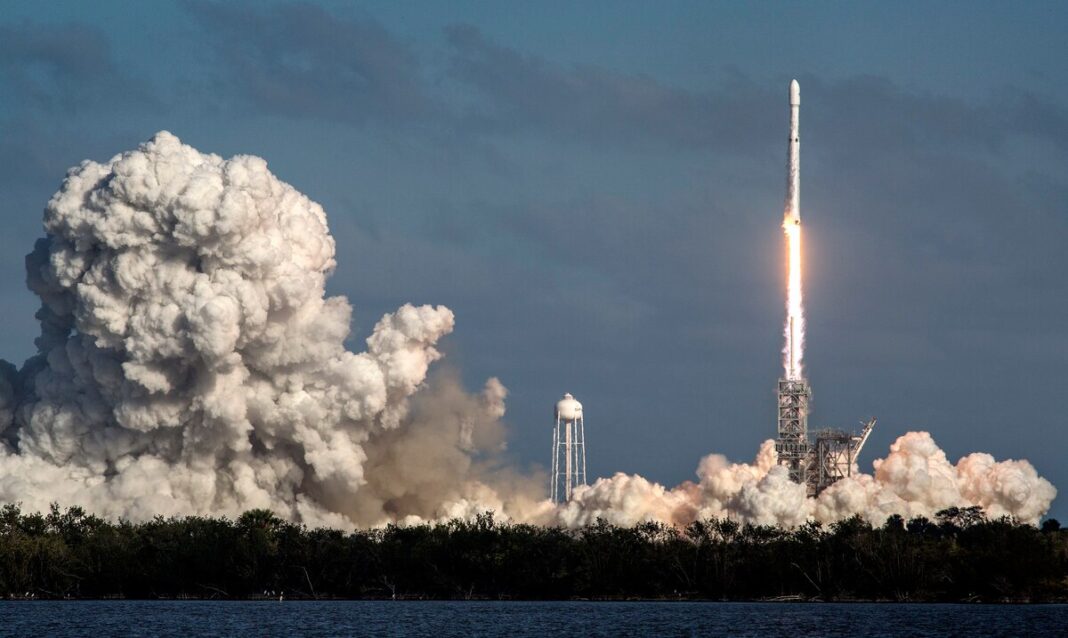 SpaceX annonce la première mission spatiale 