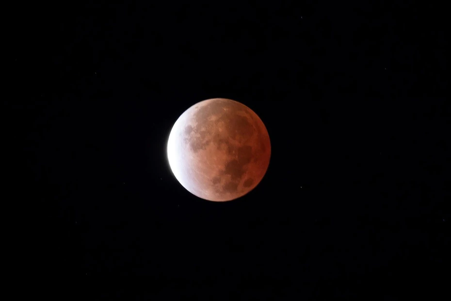 L'événement était visible depuis différentes parties de la planète. Sur cette photo, la Lune teintée d'orange est visible depuis Washington D.C.