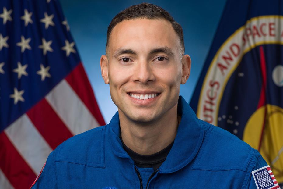 Le lundi 6 décembre, la NASA a annoncé que M. Berríos avait été sélectionné comme l'un des dix candidats astronautes pour 2021.
