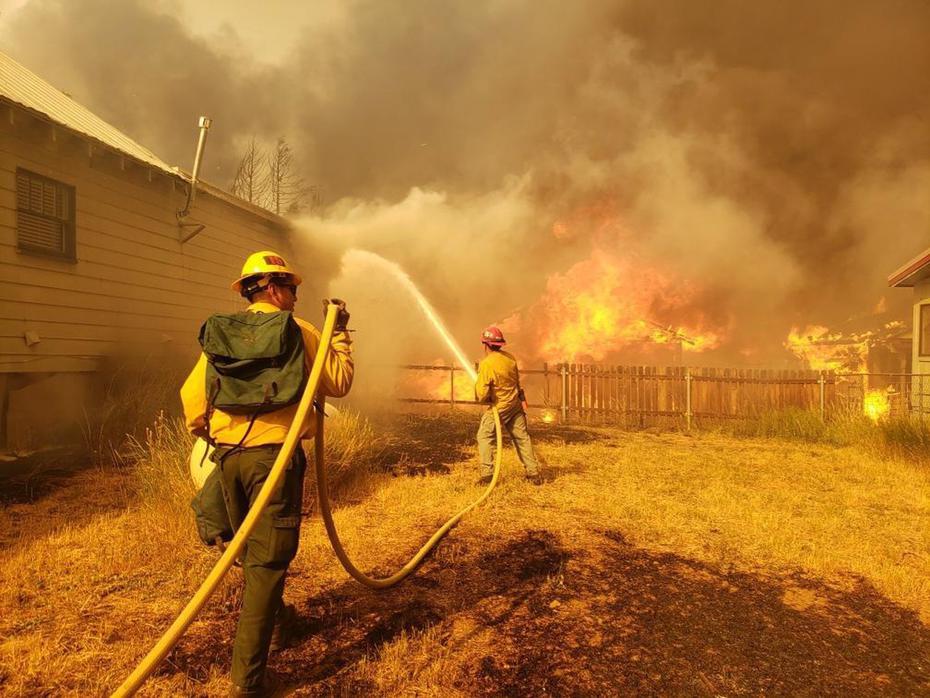 Le 23 juillet, le Dixie Fire était devenu le plus grand incendie de la saison 2021 en Californie, et le 6 août, le plus grand incendie à origine unique de l'histoire de l'État.