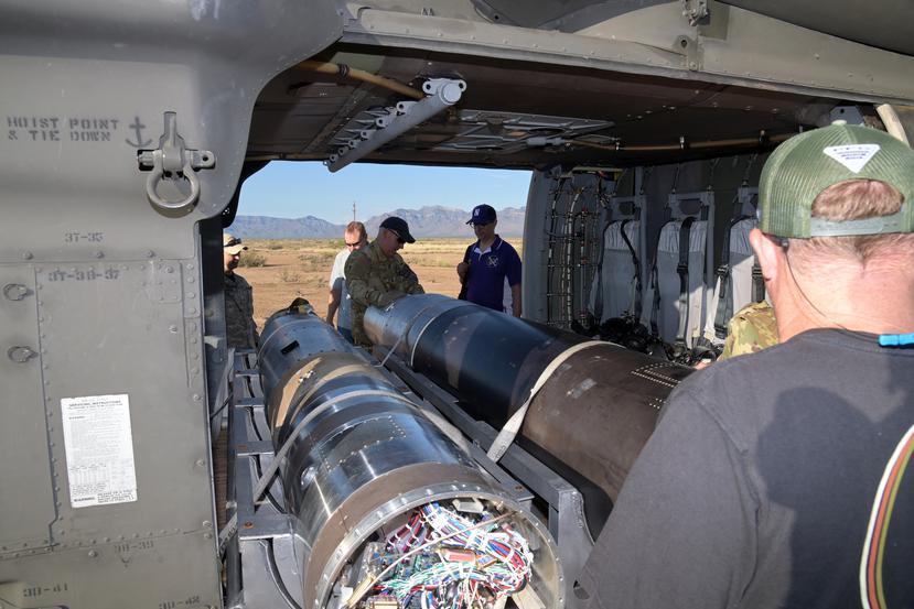 Le personnel de l'armée américaine a participé à la récupération et au transport de la fusée jusqu'à White Sands Missile Range à bord d'un hélicoptère UH-60 Blackhawk.